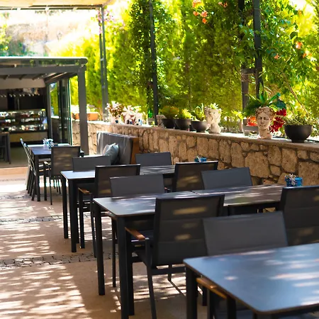 Cati Boutique Hotel *