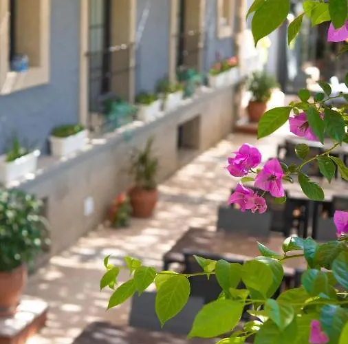 Отель Cati Boutique *